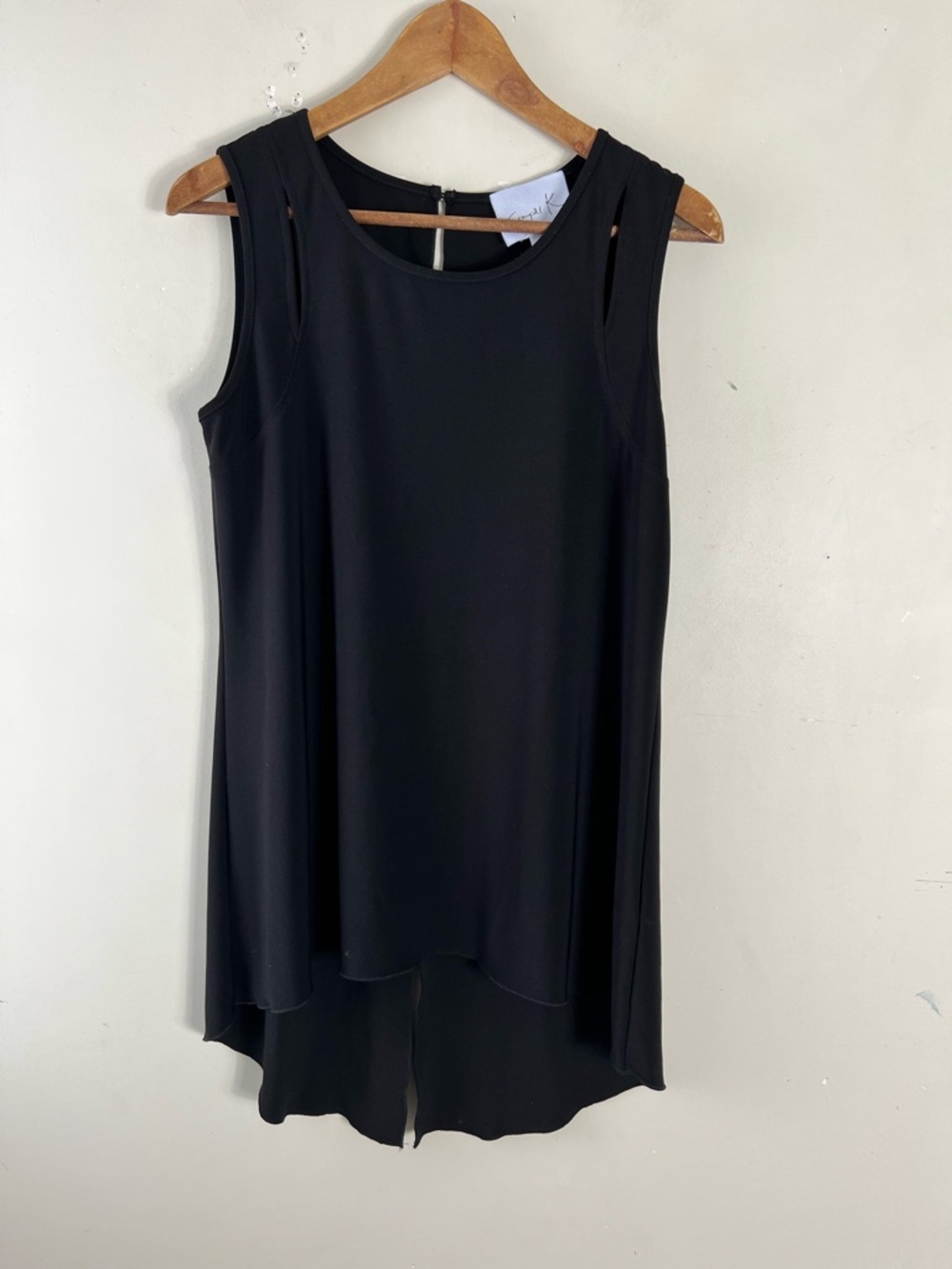 Compli K Wrinkle Free Sleeveless Blouse Size Small Black split-back detail